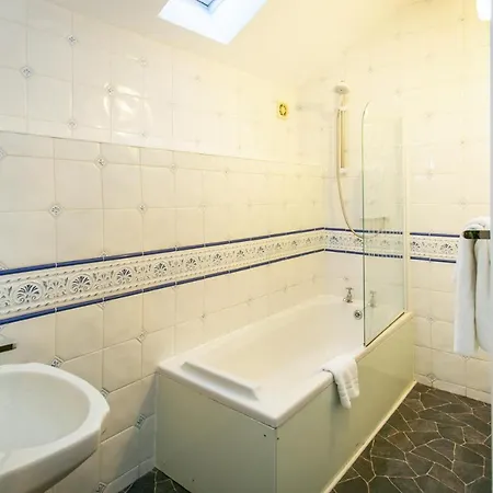 Inn The Old Hall 4*